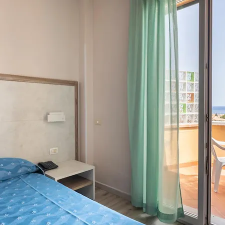 Isola Hotel 3*